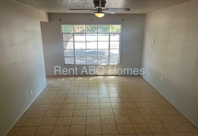 Building Photo - 1,250 Sq. Ft. Family Home in NE Heights