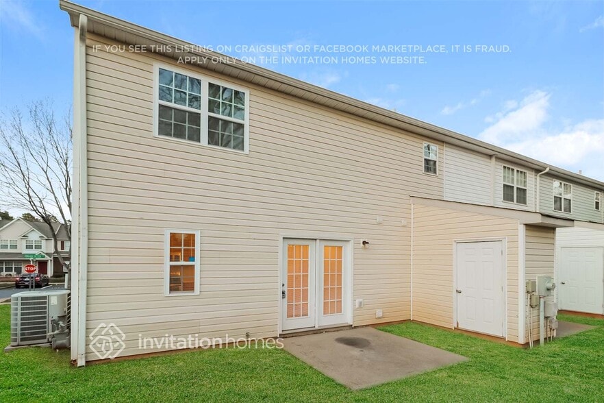 Building Photo - 10571 English Setter Way