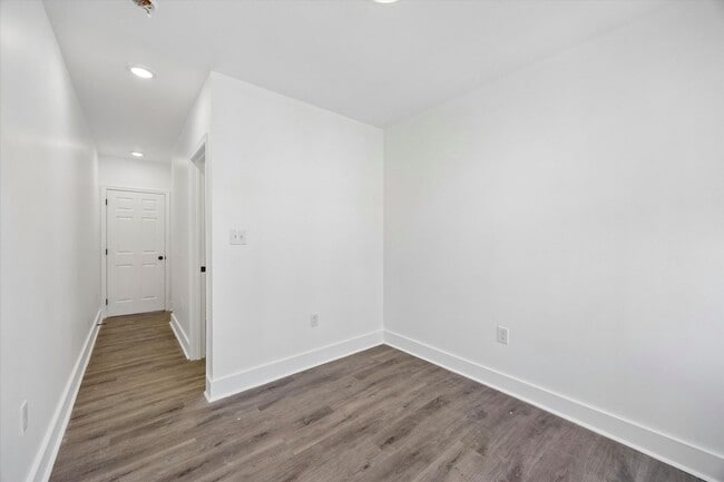 Building Photo - 2BR/3BA House | Updated Kitchen | Low Upfront Cost