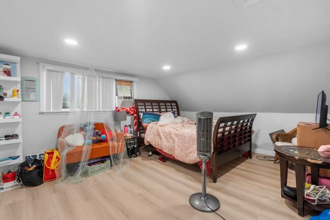 Building Photo - 10 Cold Spring St