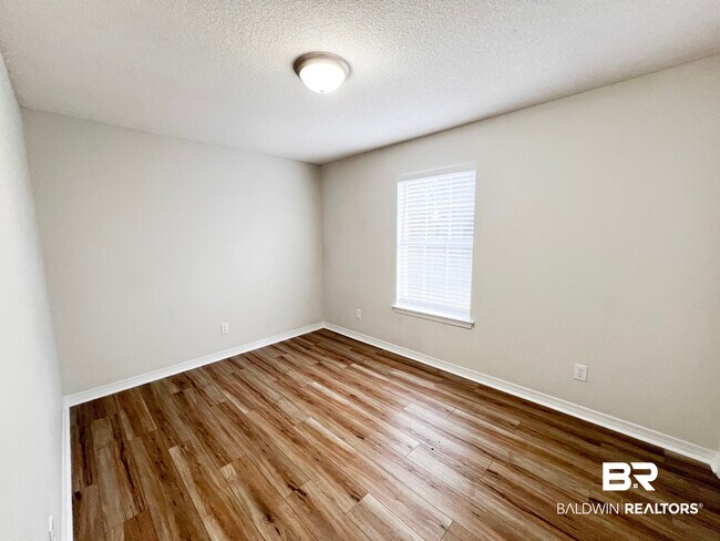 Building Photo - 120 Covey Run Pl