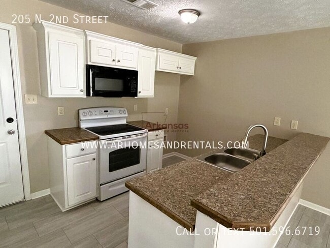 Building Photo - 205 N 2nd St