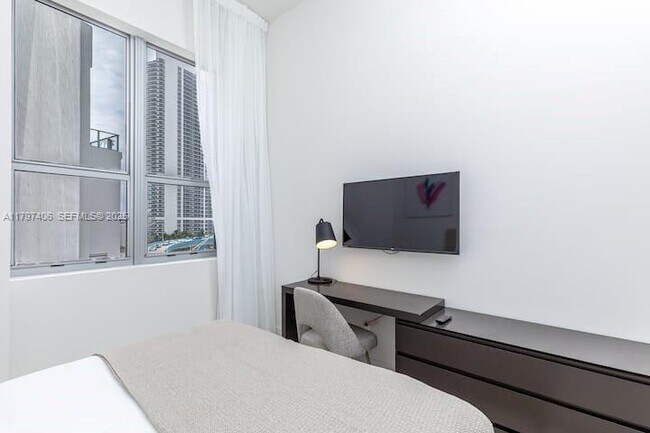 Building Photo - 4010 S Ocean Dr