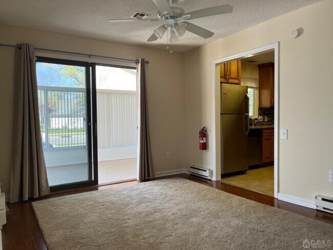 Building Photo - 333N Newport Way