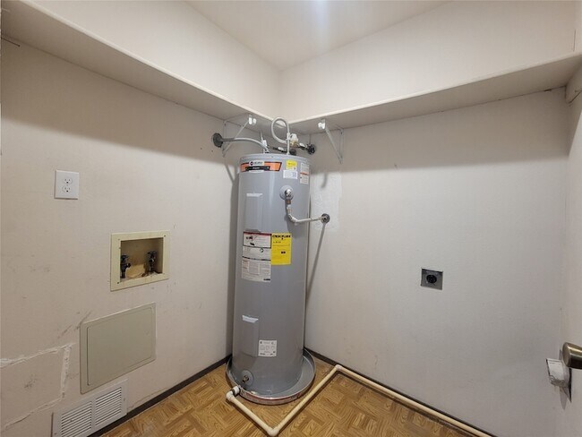 Building Photo - 7724 Val Verde Dr