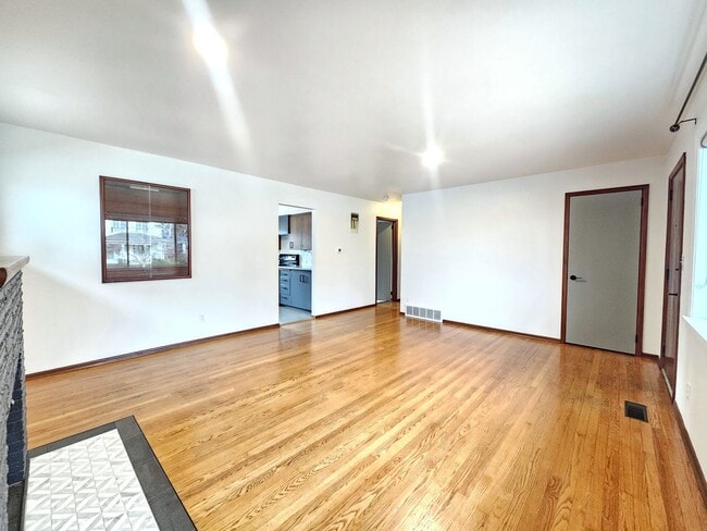 Building Photo - $2,150 - 3 Bed / 2 Bath Rancher Home in Perry District