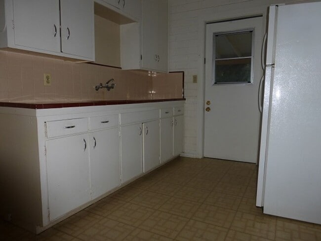 Building Photo - **Bright & Connected 1-Bed in Central Tempe**