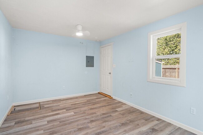 Building Photo - 531 Clay St