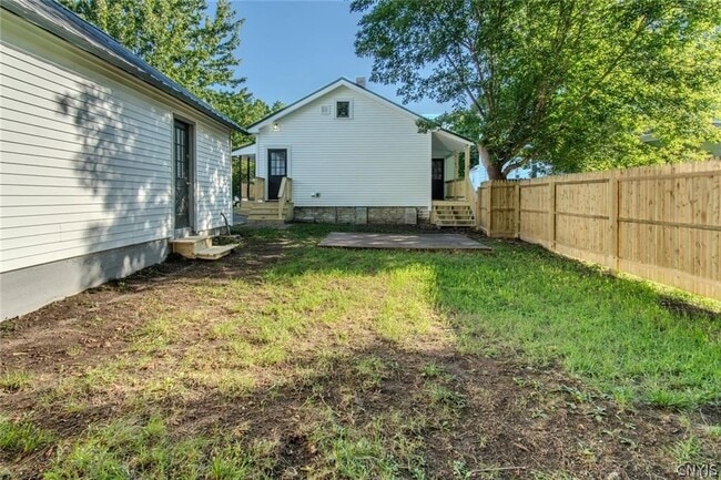 Building Photo - 406 Stone St