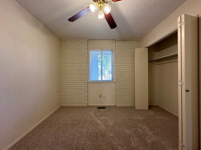 Building Photo - * Move-In Special * * Water Paid ; Washer/...