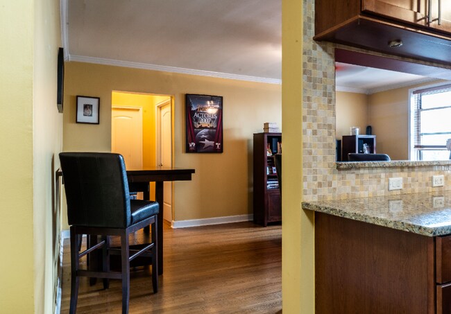 Building Photo - 5635 Netherland Ave