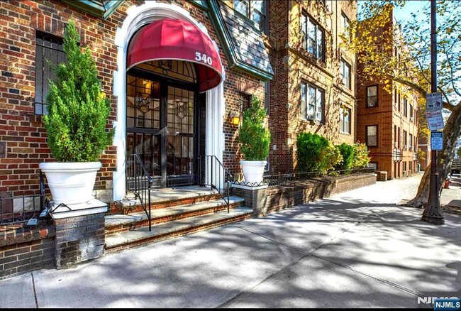 Primary Photo - 340 Fairmount Ave