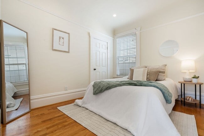 Building Photo - EPIC REA - Great Renovated ( all appliance...