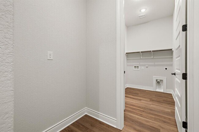 Building Photo - 821 Beaverton Dr