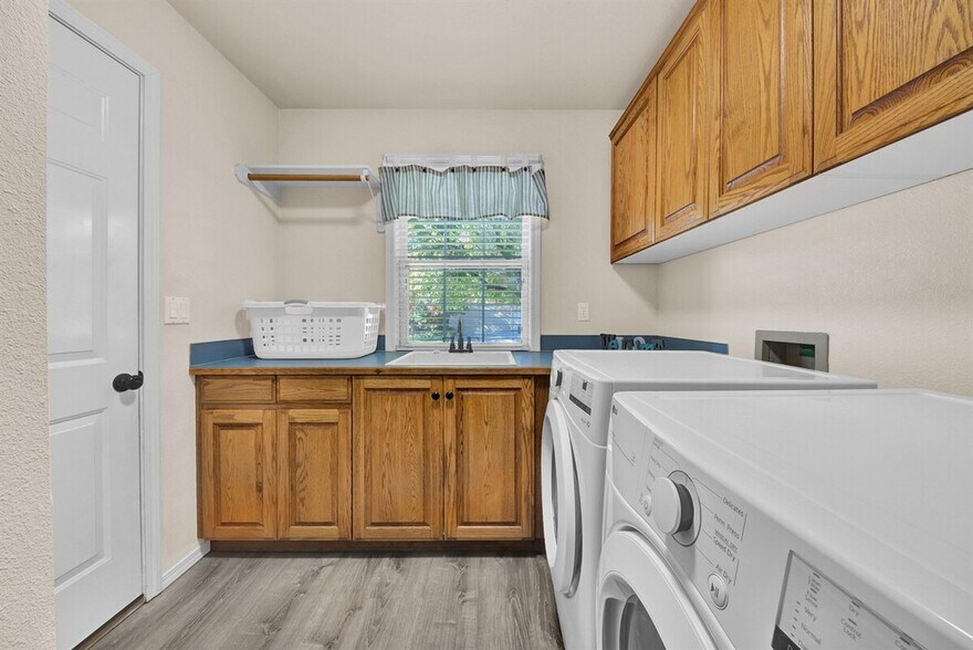 Building Photo - 1602 N Wimbledon Pl