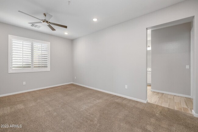 Building Photo - 250 W Queen Creek Rd