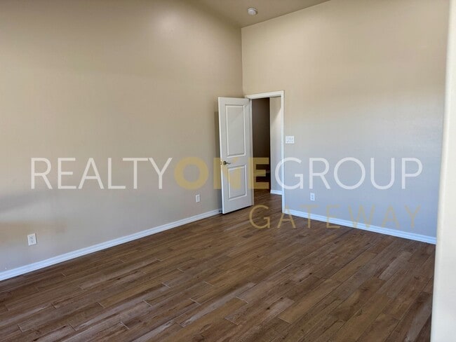 Building Photo - Enjoy those Arizona Sunset in this Three Bedroom Two Bath Home full of upgrades !!