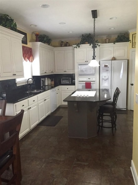 Building Photo - 109 Darrowsby Pl