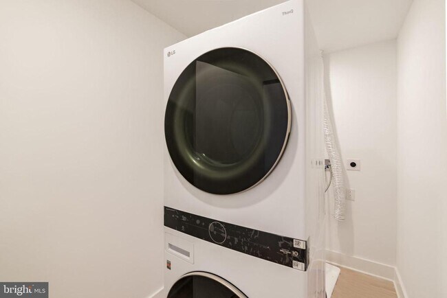 Building Photo - 4408 Lancaster Ave