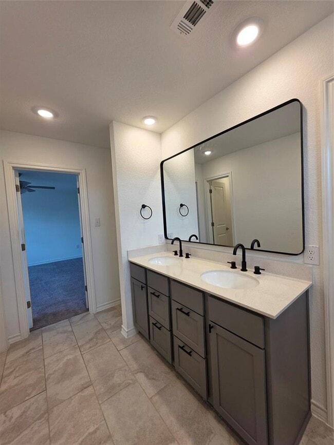 Building Photo - 561 Pepperbark Loop