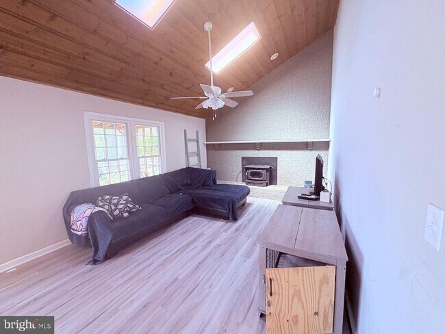 Building Photo - 204 Bosun Cove