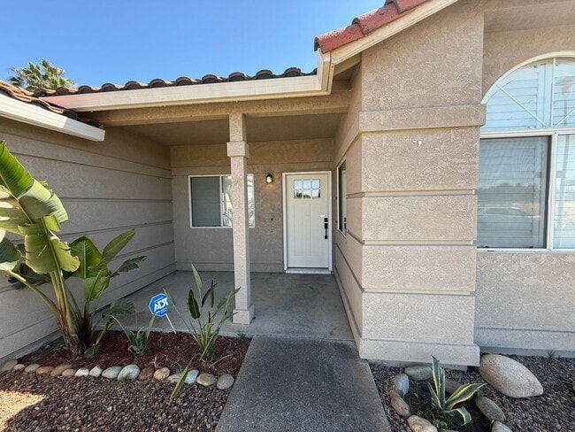 Building Photo - Charming 3 bedroom, 2 bathroom home locate...
