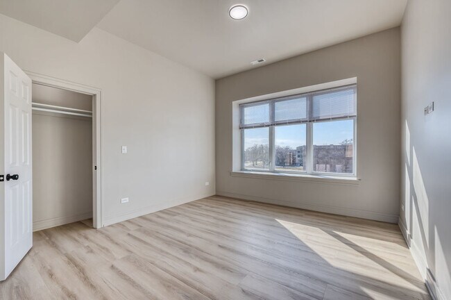 Building Photo - 1427 S Kedzie Ave