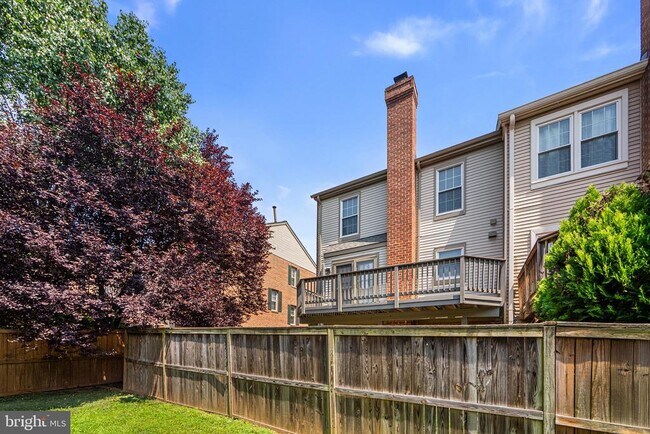 Building Photo - 10 Loganwood Ct