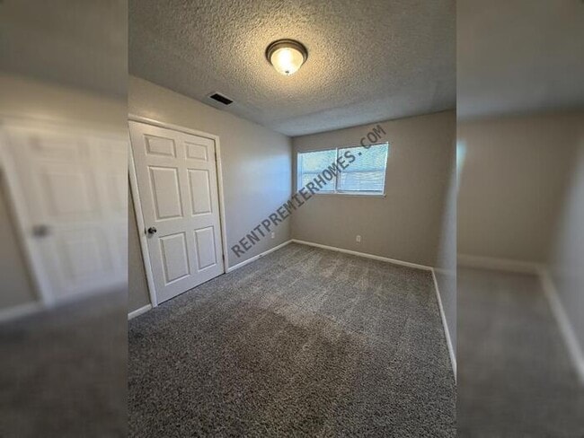 Building Photo - 8404 Shelley Dr