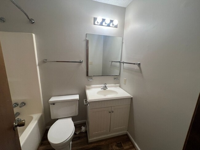 Building Photo - 109 Hickory Grove Dr