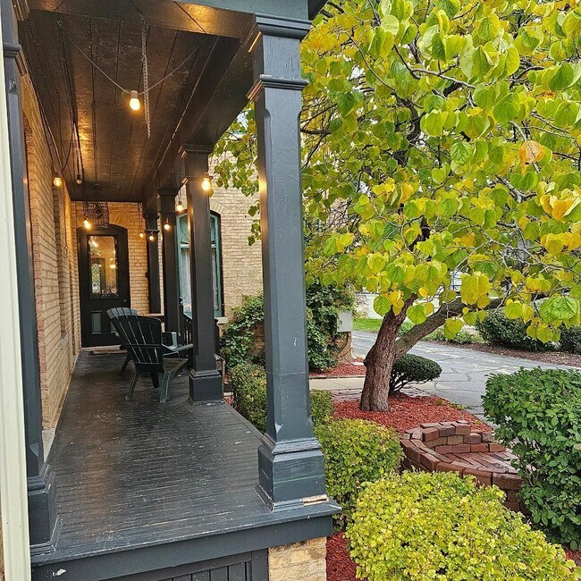 Building Photo - 936 Main St