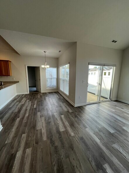 Building Photo - 6897 Rothwell St