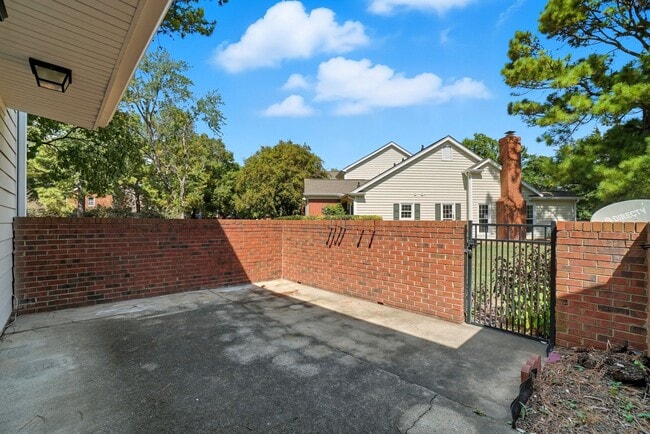 Building Photo - 9221 N Vicksburg Park Ct