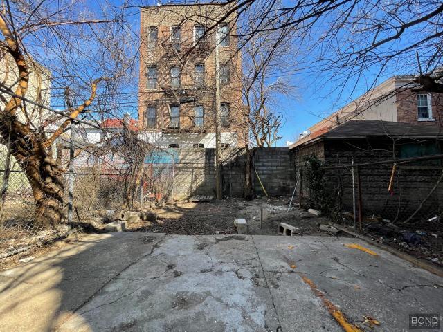 Building Photo - 2 bedroom in Brooklyn NY 11226