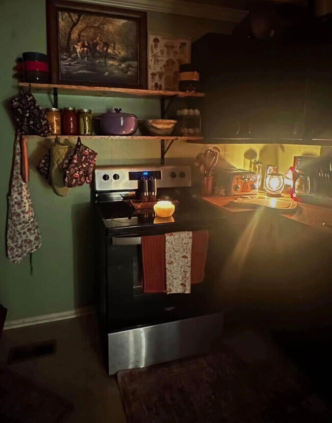 Building Photo - 1208 Pickwick Rd