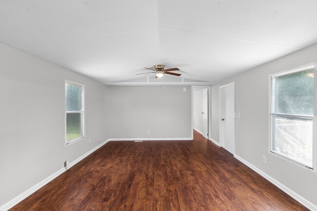 Building Photo - 107 Jodoc Dr
