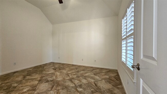Building Photo - 305 Reinicke St