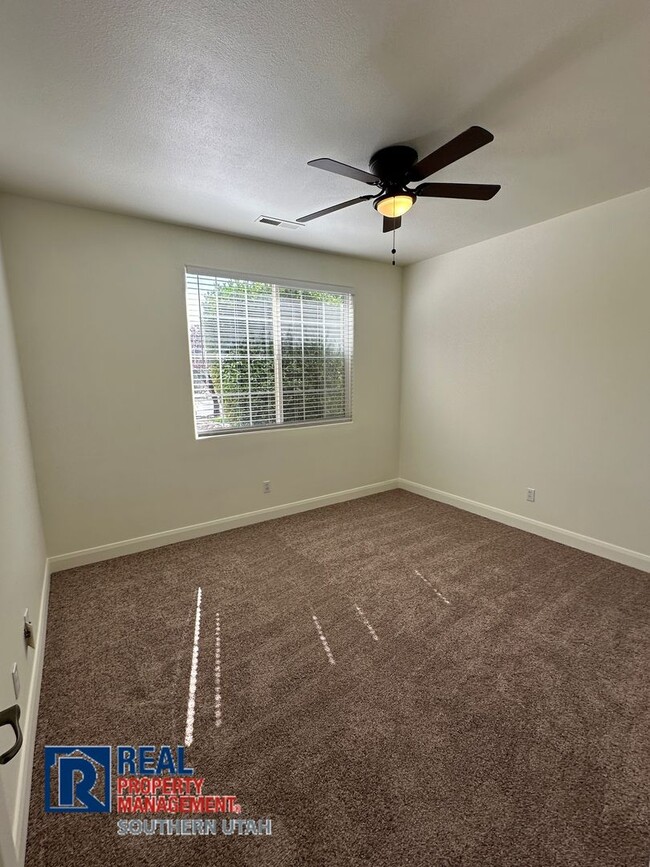 Building Photo - Charming Home is St. George