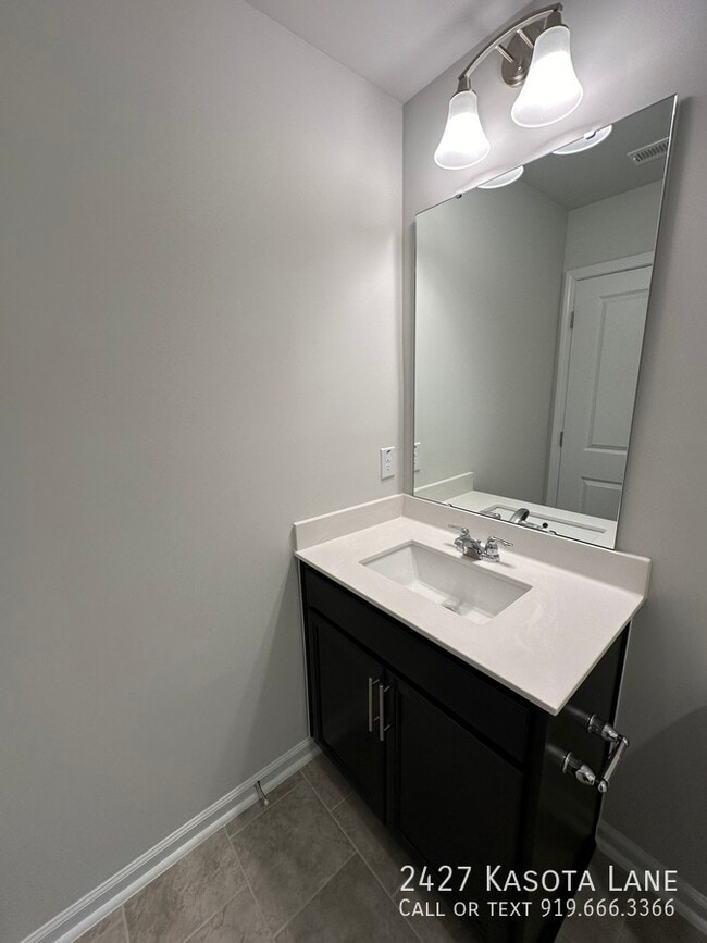 Building Photo - 2427 Kasota Ln