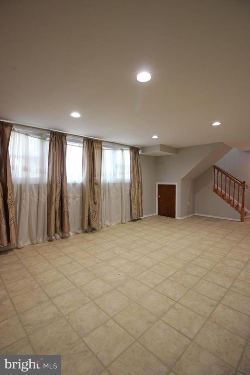 Building Photo - 102 Yeonas Dr SE