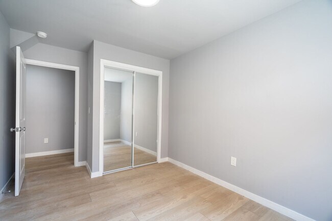 Building Photo - 1049 W 62nd St
