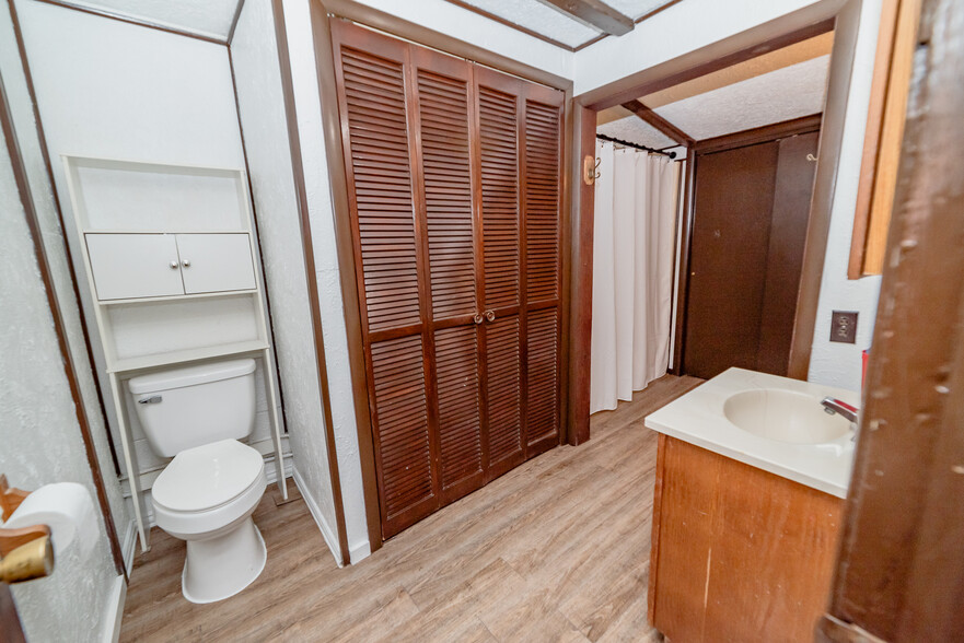 Large bathroom with shower/tub, large closets, and washer and dryer - 22 Muckey Rd