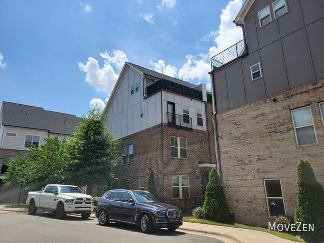 Building Photo - 15041 New Amsterdam Ln