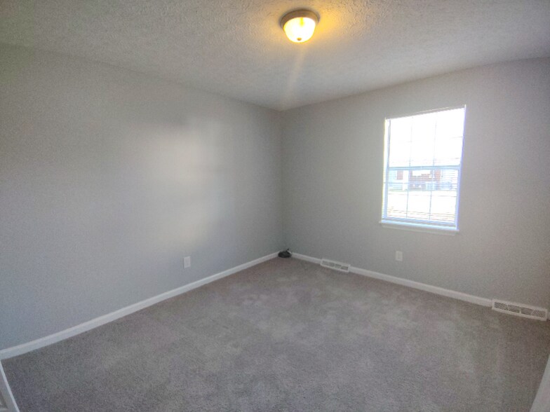 Building Photo - 14 Fonda Dr