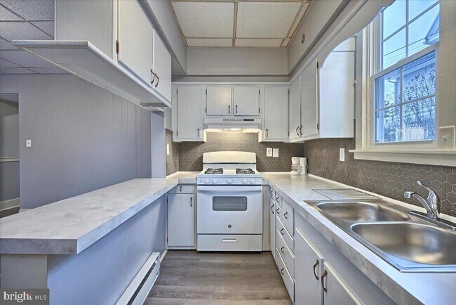 Building Photo - 413 W Louther St