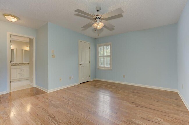Building Photo - 60 Heartwood Dr NE