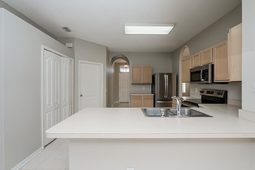 Building Photo - 1231 Loretto Cir