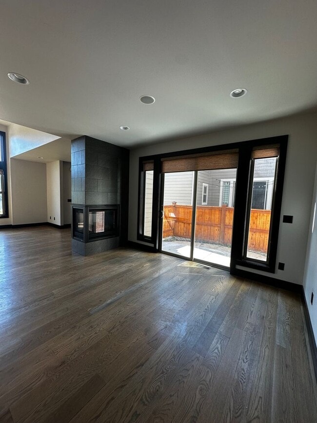 Building Photo - Gorgeous modern 5 bedroom - Minutes from MSU!