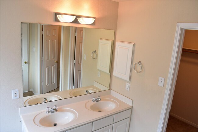 Building Photo - 2911 Creek Arbor Cir