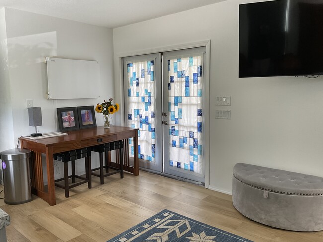 central living area with wide screen TV - 706 Solano Dr SE